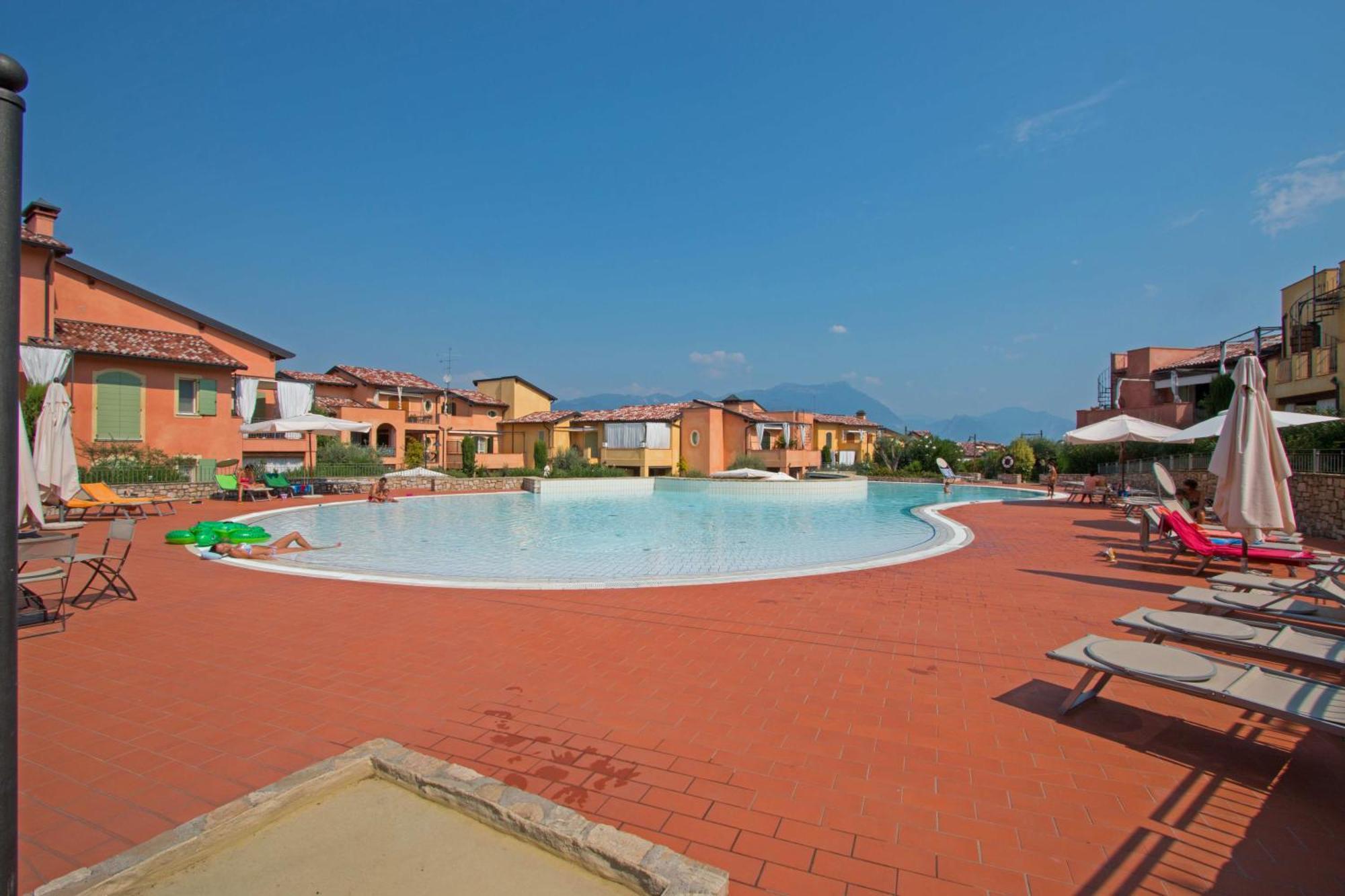 Borgo Del Torchio Apartments By Wonderful Italy Manerba del Garda Ngoại thất bức ảnh